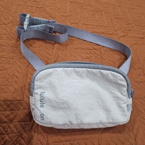 Lululemon Mini Belt Bag silver